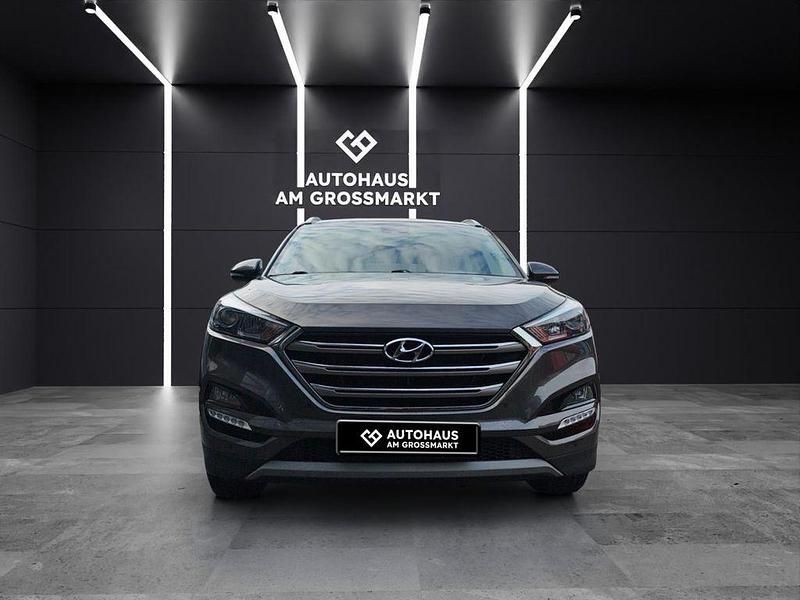 Grau Gebraucht 2016 Hyundai Tucson Trend SUV | 14.890 € (Fairer Preis) - Bild 1/4