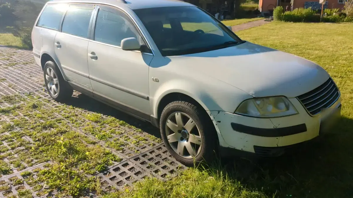 Gebraucht VW Passat 131 PS (96 kW) 2001 Weiß Kombi