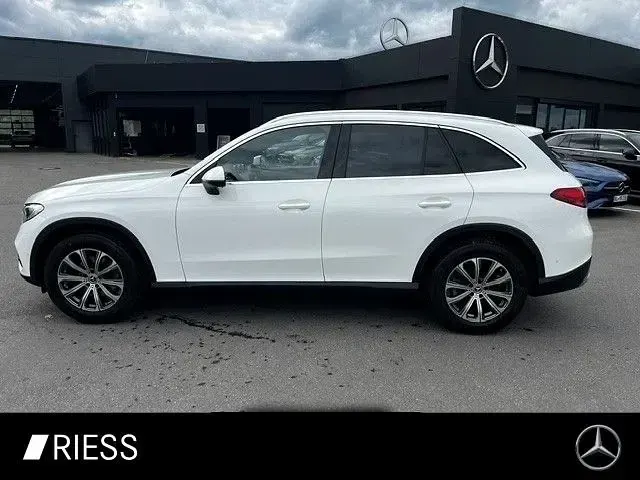 Gebraucht Mercedes GLC200 Avantgarde 204 PS (150 kW) 2025 Unilack polarweiß SUV