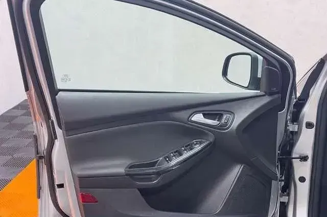 Second-hand Ford Focus Titanium 125 CP (91 kW) 2017 Argintiu