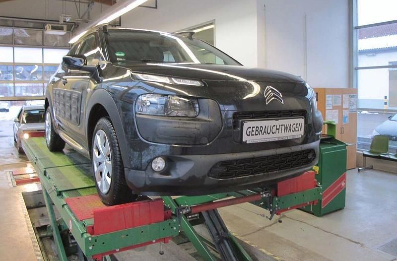 Gebraucht Citroën C4 Feel 82 PS (60 kW) 2017 Schwarz SUV