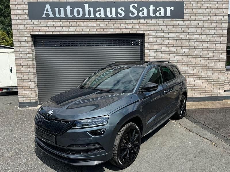 Grau Gebraucht 2020 Skoda Karoq SportLine SUV | 25.999 € (Fairer Preis) - Bild 1/4