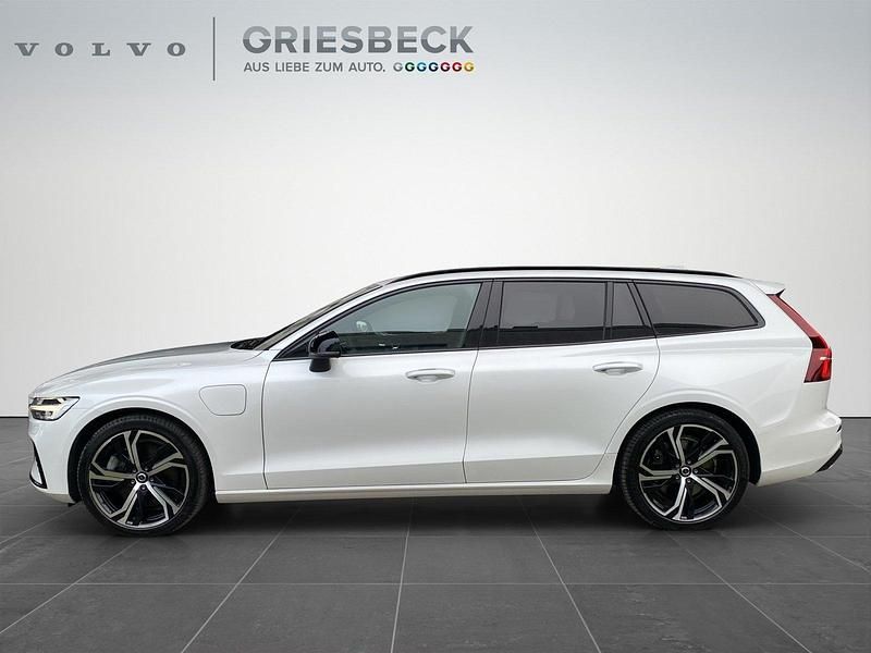 Gebraucht Volvo V60 Plus 455 PS (334 kW) 2023 Crystal white pearl / metallic Kombi