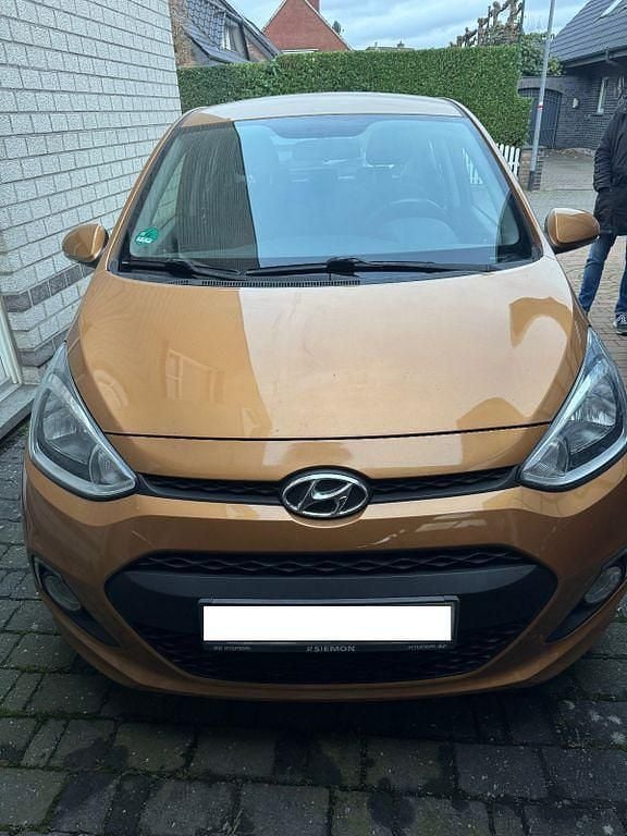 Orange Gebraucht 2015 Hyundai i10 Edition Kleinwagen | 7.750 € (Fairer Preis) - Bild 1/4