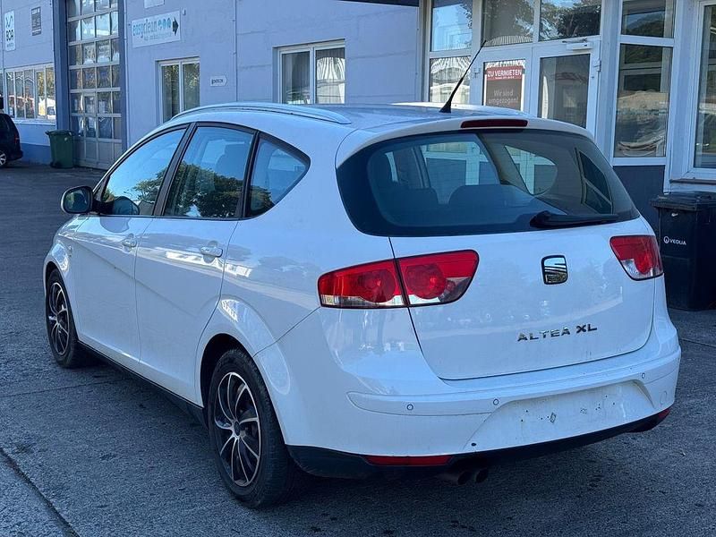 Gebraucht Seat Altea XL Stylance 125 PS (91 kW) 2011 Weiß Van / Kleinbus