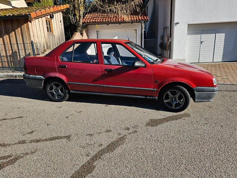 Second-hand Renault 19 73 CP (53 kW) 1994 Roșu Berlinǎ