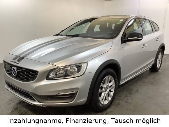 Silber Gebraucht 2016 Volvo V60 CC Kinetic Kombi | 15.999 € (Fairer Preis) - Bild 1/4