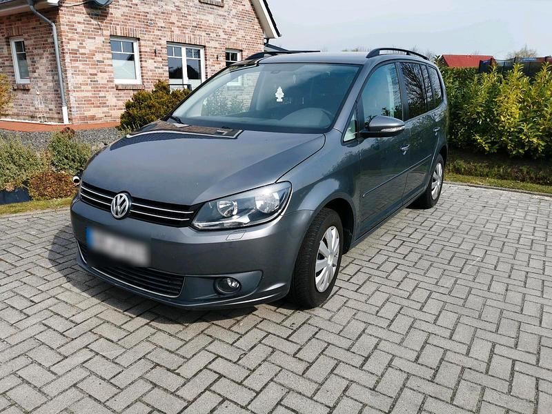 Grau Gebraucht 2012 VW Touran Van / Kleinbus | 5.199 € - Bild 1/4