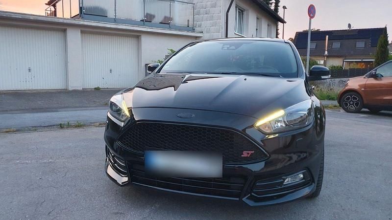 Usata Ford Focus ST 250 CV (183 kW) 2017 Berlina