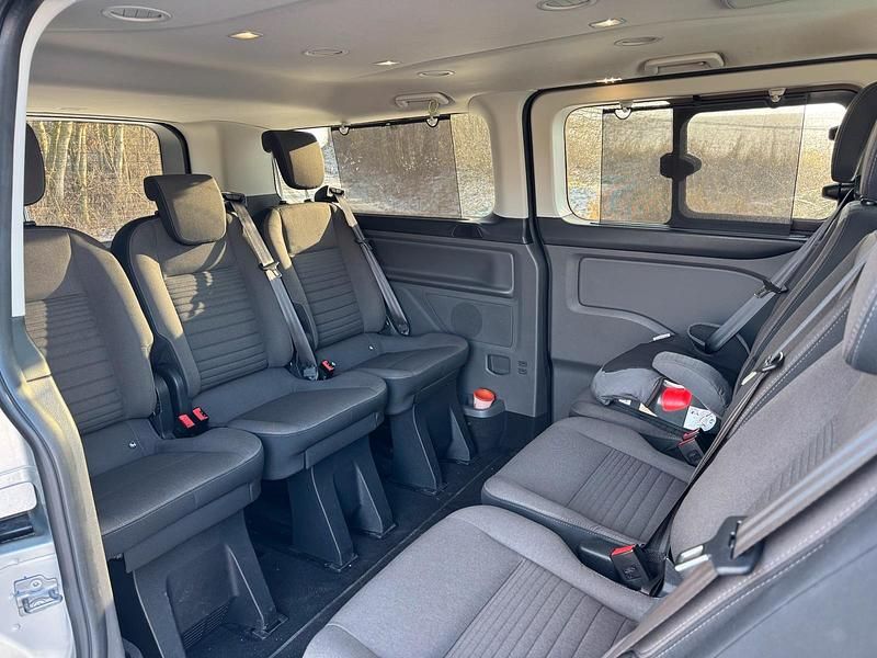 Gebraucht Ford Tourneo 170 PS (125 kW) 2019 Silber Van / Kleinbus