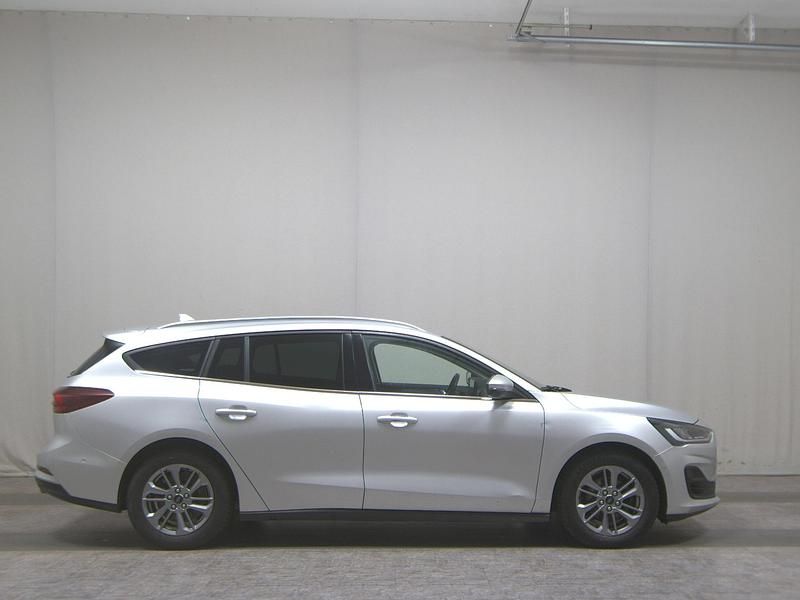 Silber Gebraucht 2023 Ford Focus Titanium Kombi | 13.380 € (Superpreis) - Bild 1/4
