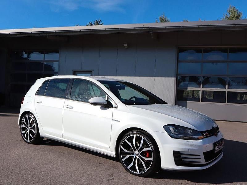 Oryxweiss Gebraucht 2016 VW Golf VII Business Limousine | 14.985 € (Guter Preis) - Bild 1/4