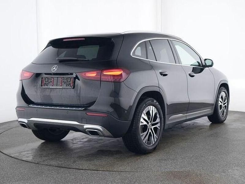 Gebraucht Mercedes GLA200 177 PS (130 kW) 2024 Schwarz SUV