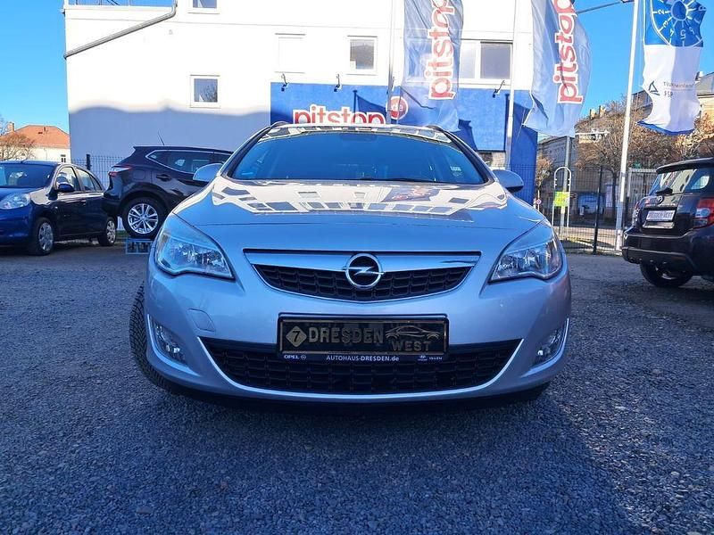 Gebraucht Opel Astra Design Edition 116 PS (85 kW) 2011 Silber Kombi