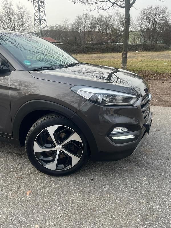 Gebraucht Hyundai Tucson Advantage 177 PS (130 kW) 2017 Braun SUV