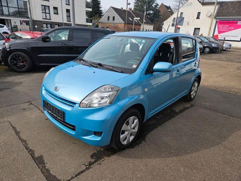 Blau Gebraucht 2012 Daihatsu Sirion Kleinwagen | 3.499 € (Fairer Preis) - Bild 1/4