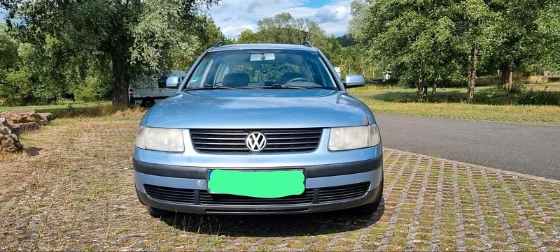 Silber Gebraucht 2000 VW Passat Kombi | 450 € (Guter Preis) - Bild 1/4