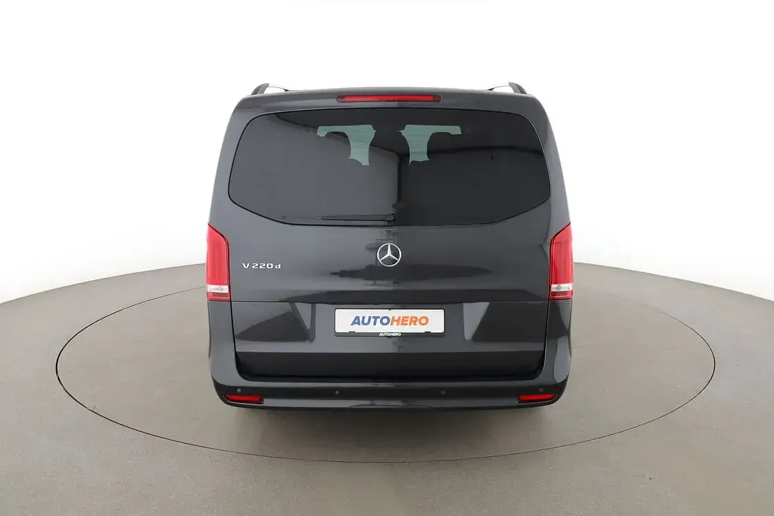 Gebraucht Mercedes V220 Edition 163 PS (119 kW) 2023 Grau Van / Kleinbus