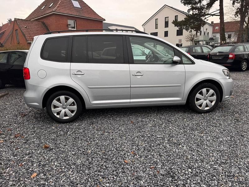 Gebraucht VW Touran 105 PS (77 kW) 2011 Silber Van / Kleinbus