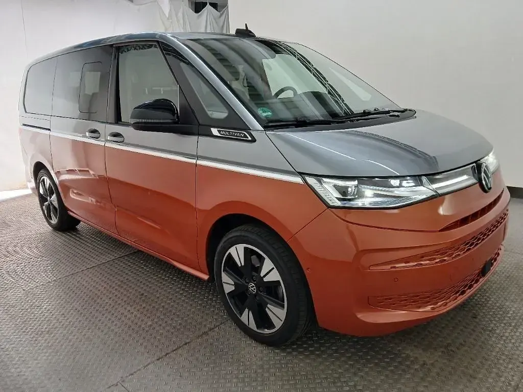 Gebraucht VW Multivan Style 150 PS (110 kW) 2025 2farbenlackierung orange Van / Kleinbus