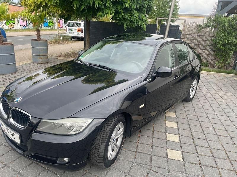 Schwarz Gebraucht 2009 BMW 318 Limousine | 8.900 € (Etwas zu teuer) - Bild 1/4