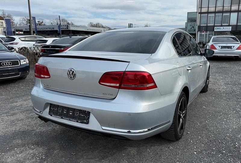 Usata VW Passat 140 CV (102 kW) 2011 Argento Berlina