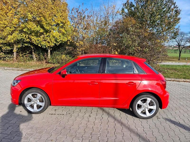 Rot Gebraucht 2015 Audi A1 Sportback Kleinwagen | 9.600 € (Fairer Preis) - Bild 1/4