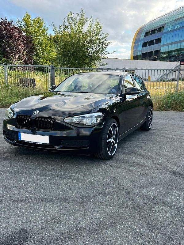 Schwarz Gebraucht 2012 BMW 116 Kleinwagen | 7.800 € (Fairer Preis) - Bild 1/4
