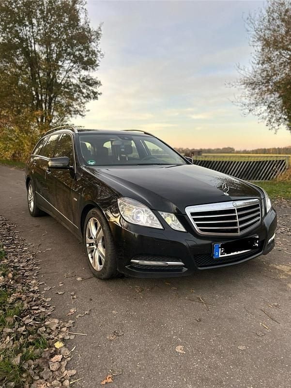 Schwarz Gebraucht 2011 Mercedes E350 Kombi | 5.999 € (Superpreis) - Bild 1/4