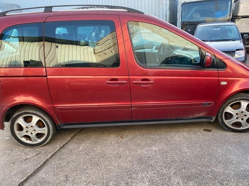 Gebraucht Mercedes Vaneo 91 PS (66 kW) 2005 Rot Van / Kleinbus