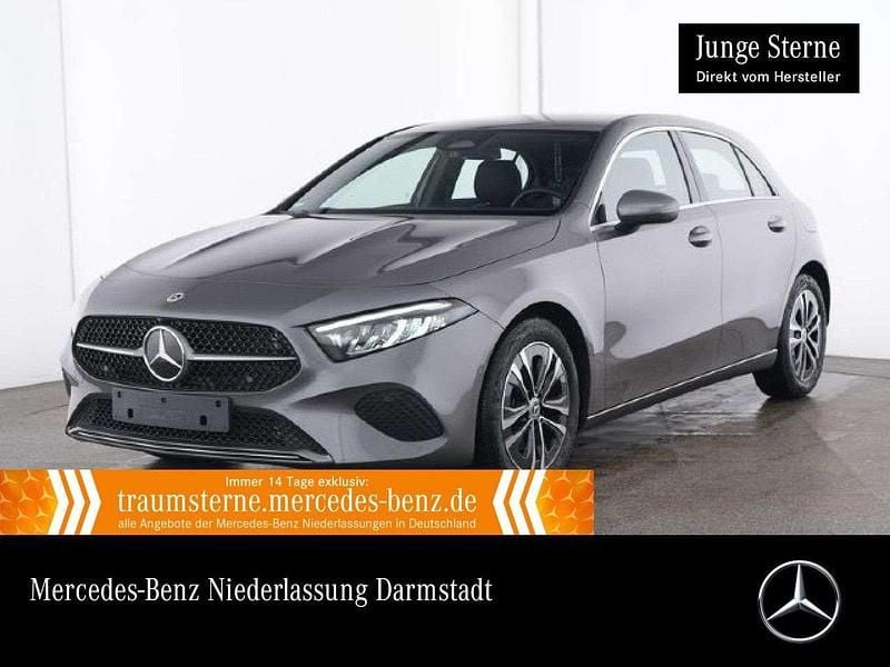 Grau Gebraucht 2024 Mercedes A180 Advanced Limousine | 27.890 € (Fairer Preis) - Bild 1/3