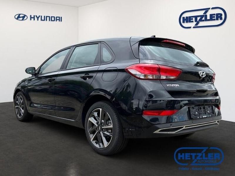 Gebraucht Hyundai i30 Trend 160 PS (117 kW) 2024 Abyss black / mic Limousine