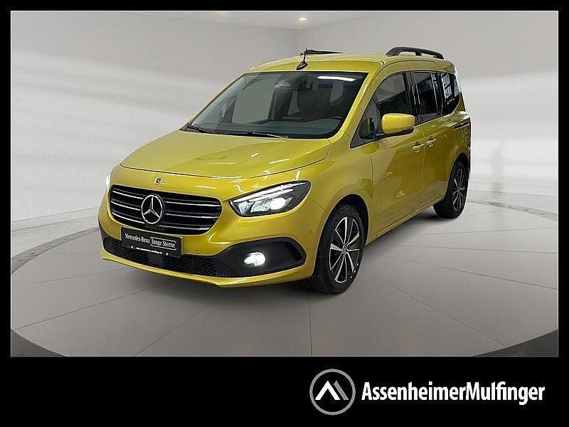 Gebraucht Mercedes T180 116 PS (85 kW) 2023 Limonitgelb metallic Van / Kleinbus