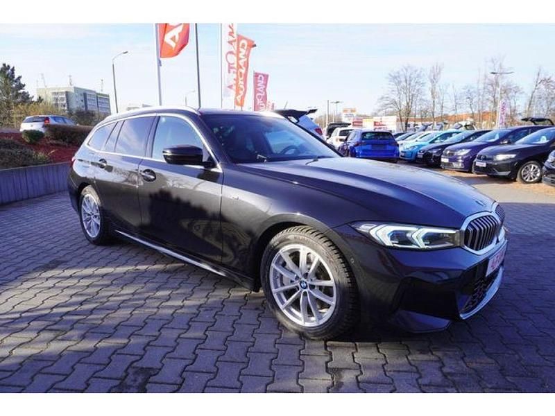 Gebraucht BMW 330 286 PS (210 kW) 2023 Saphirschwarzmet. (metallic) Kombi
