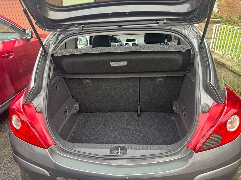 Gebraucht Opel Corsa Edition 69 PS (50 kW) 2012 Grau Kleinwagen