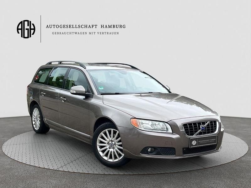 Grau Gebraucht 2008 Volvo V70 Momentum Kombi | 9.999 € - Bild 1/4