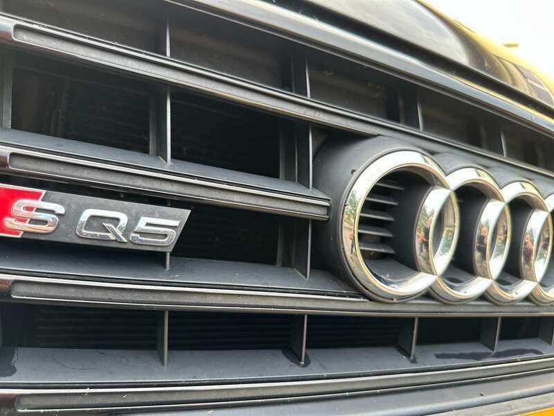 Grau Gebraucht 2017 Audi SQ5 SUV | 20.900 € (Fairer Preis) - Bild 1/4