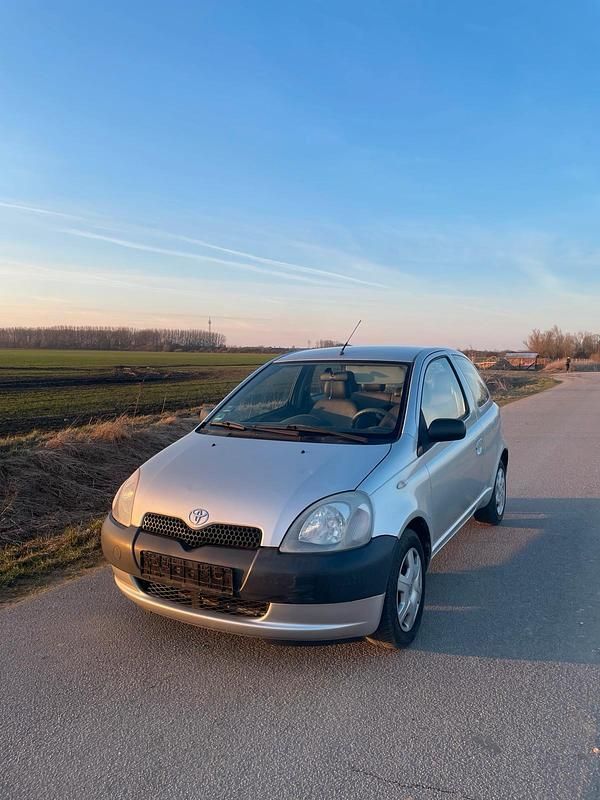Gebraucht Toyota Yaris 68 PS (50 kW) 2000 Grau Kleinwagen