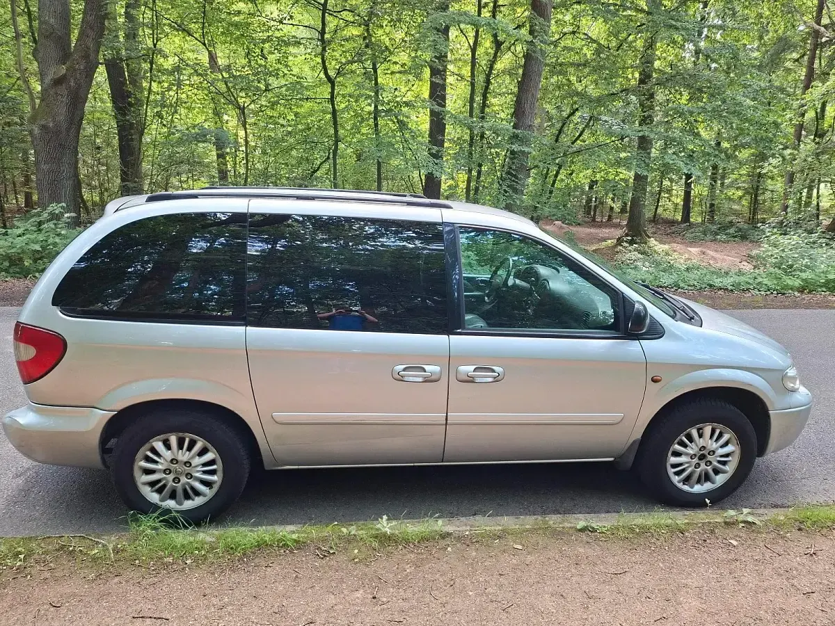 Gebraucht Chrysler Voyager 150 PS (110 kW) 2004 Silber Van / Kleinbus