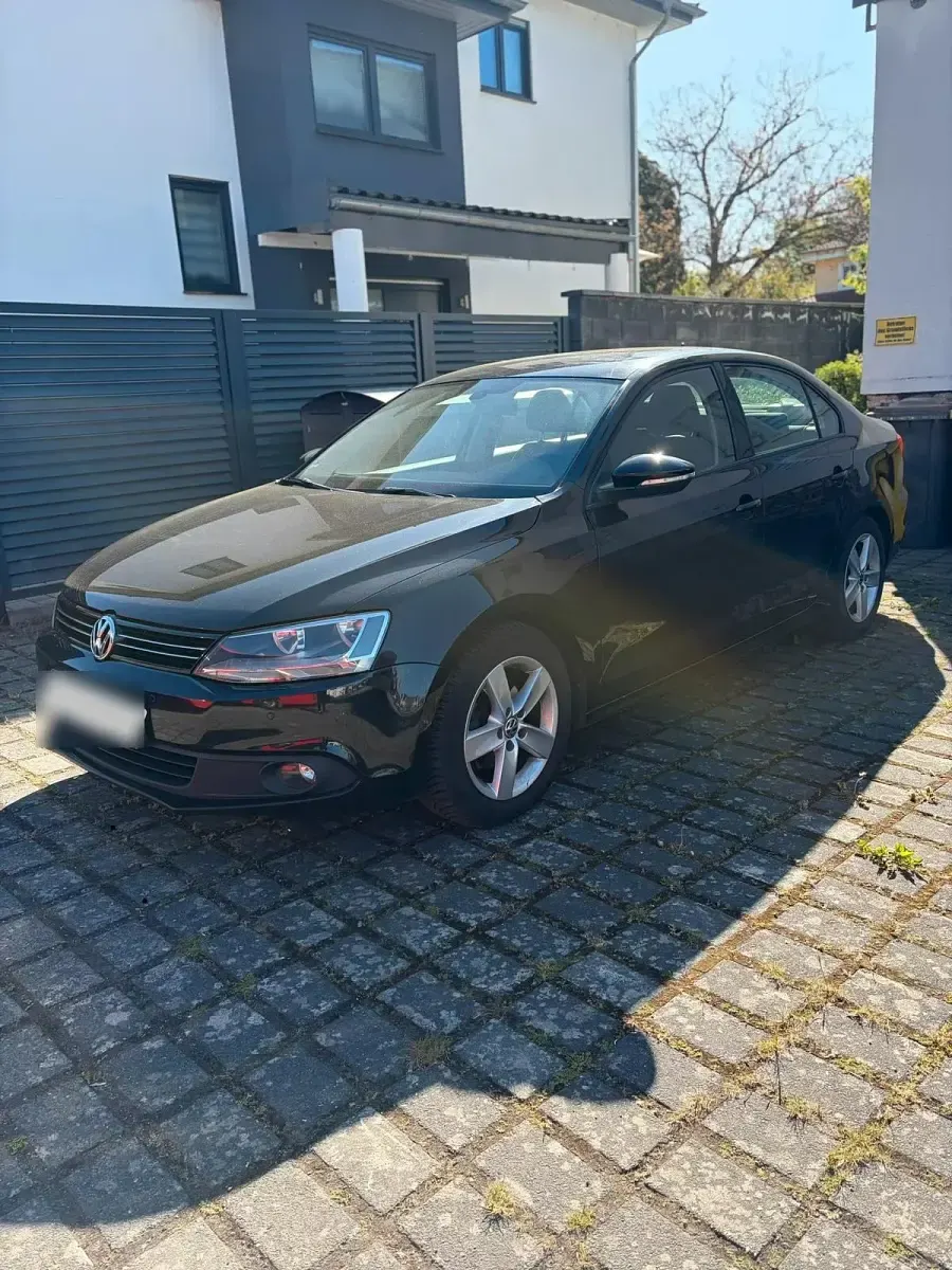 Gebraucht VW Jetta 105 PS (77 kW) 2011 Schwarz Limousine