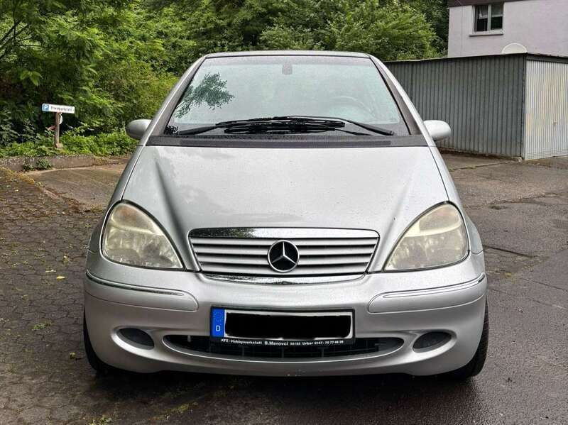Grau Gebraucht 2001 Mercedes A190 Elegance Limousine | 1.500 € (Fairer Preis) - Bild 1/4