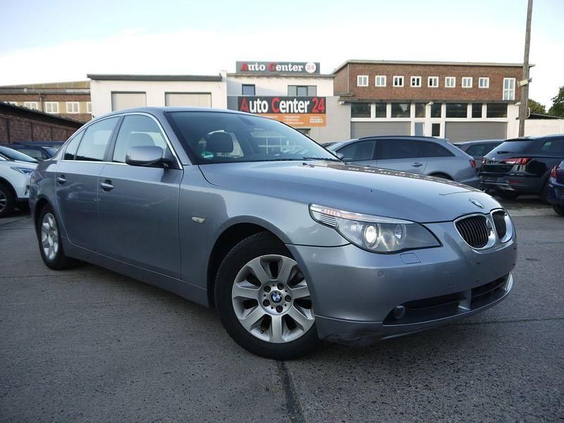 Grau Gebraucht 2005 BMW 523 Advantage Limousine | 8.999 € (Teuer) - Bild 1/4