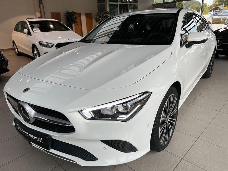 Weiß Gebraucht 2021 Mercedes CLA200 Progressive Limousine | 19.900 € (Superpreis) - Bild 1/4