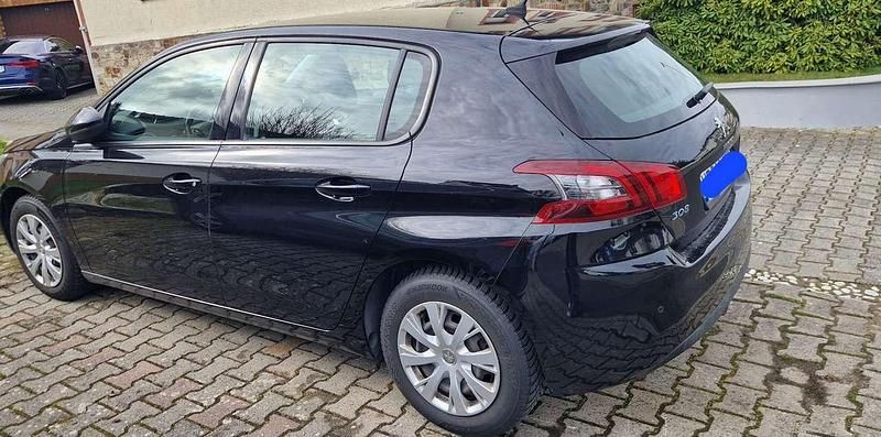 Gebraucht Peugeot 308 Active 131 PS (96 kW) 2018 Schwarz Limousine