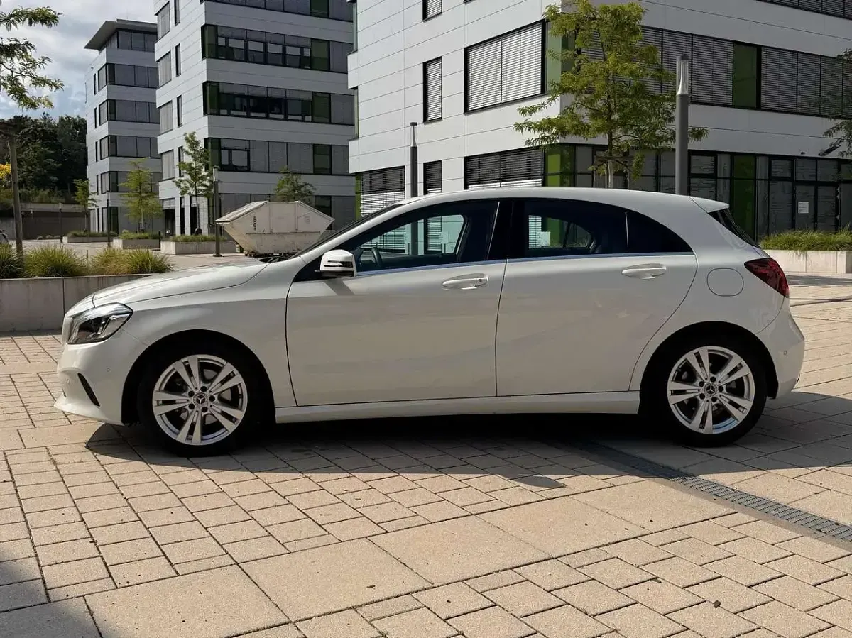 Gebraucht Mercedes 180 AMG 122 PS (89 kW) 2018 Weiß Limousine