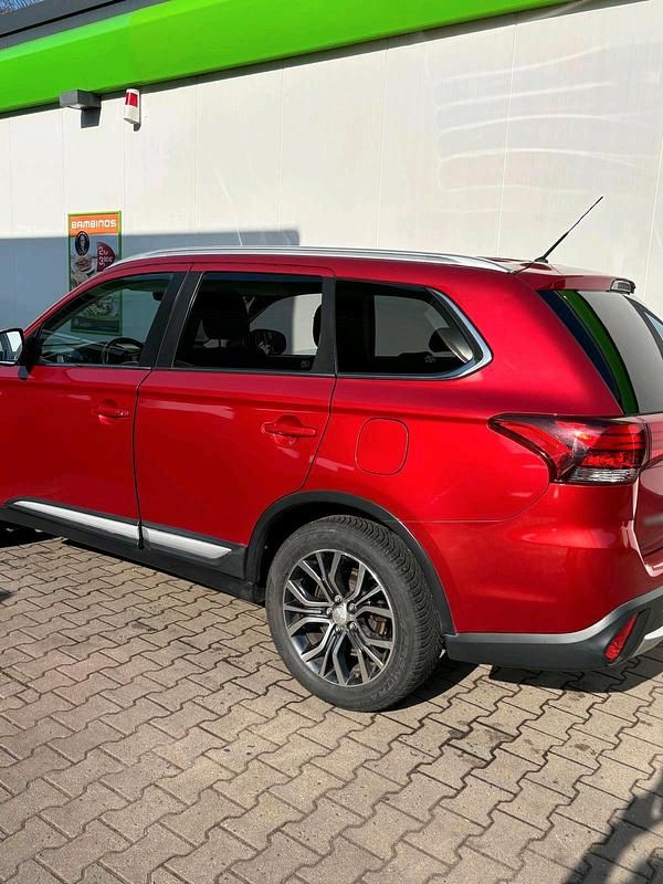 Gebraucht Mitsubishi Outlander 150 PS (110 kW) 2016 Rot SUV