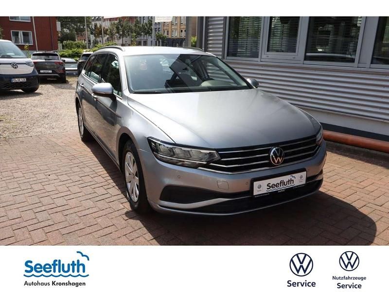 Silber Gebraucht 2022 VW Passat Kombi | 23.590 € (Guter Preis) - Bild 1/4