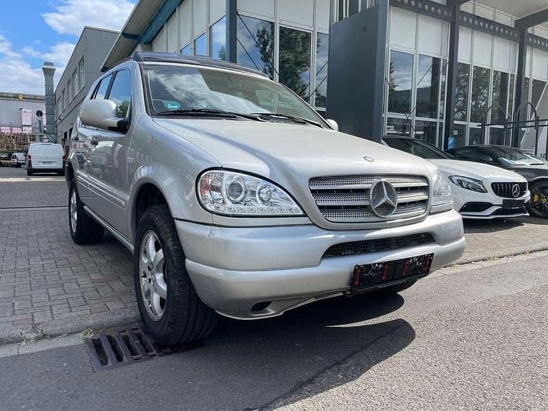 Gebraucht Mercedes ML430 272 PS (200 kW) 1999 Grau SUV