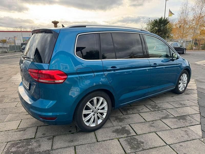 Gebraucht VW Touran Highline 150 PS (110 kW) 2017 Blau Van / Kleinbus