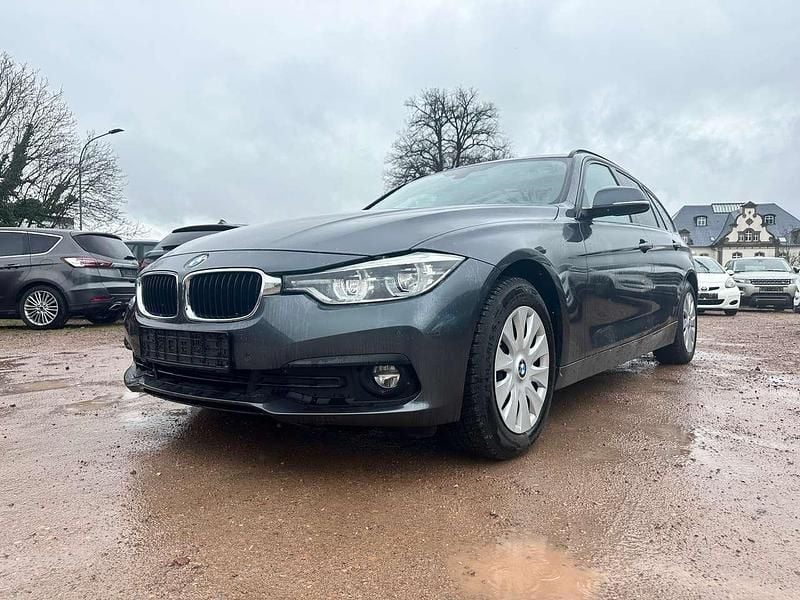 Mineralgrau metallic Gebraucht 2018 BMW 318 Kombi | 11.950 € (Guter Preis) - Bild 1/4